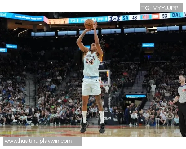 瓦塞尔上半场表现惊艳5投全中三分球2中2轻松拿下14分 瓦塞尔上半场表现惊艳5投全中三分球2中2轻松拿下14分