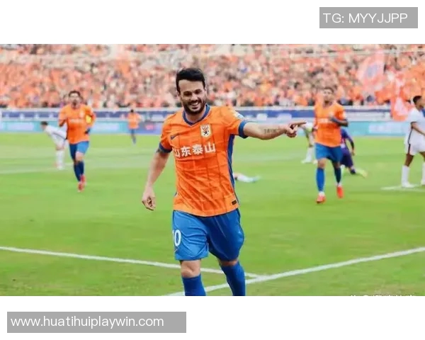 泰山外援瓦科携家人欢庆圣诞节合影留念尽享巴黎美好时光 泰山外援瓦科携家人欢庆圣诞节合影留念尽享巴黎美好时光