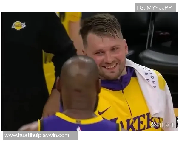 詹姆斯在东契奇和里夫斯的光芒下显得孤独让人心疼的篮球传奇